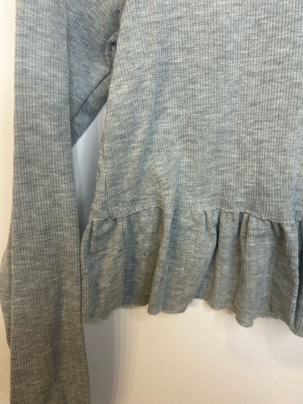 Altar’d State Women’s Heather Grey Ruffle Ribbed Long Sleeve Top, Size Medium - Picture 4 of 7